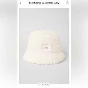 NWT Alo Foxy Sherpa bucket Hat ivory